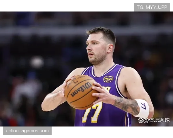 詹姆斯挡拆对阵东契奇更注组织拉开空间